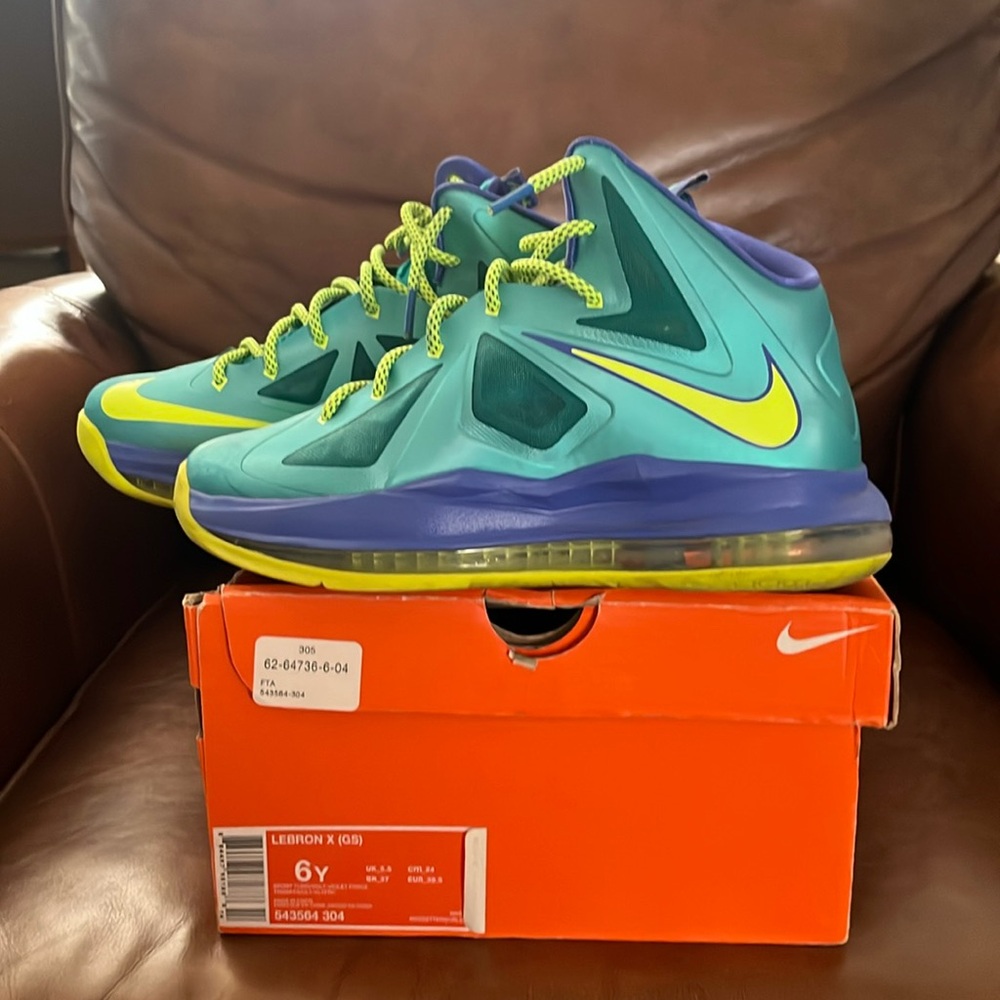 LeBron X (GS) sneakers